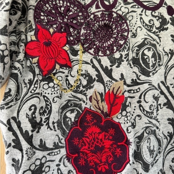 Artful Dodger Embroidered Graphic Short Sleeve Tee / Medium - Picture 3 of 12